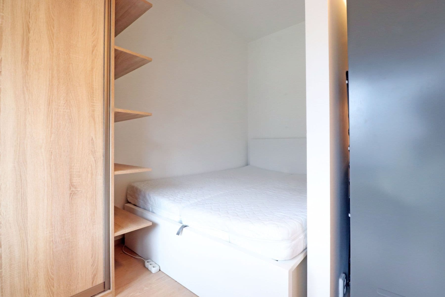 Studio flat to rent, 32 m², Pšeničná, Hostivice, Středočeský Region Studio flat to rent, 32 m², Pšeničná, Hostivice, Středočeský Region