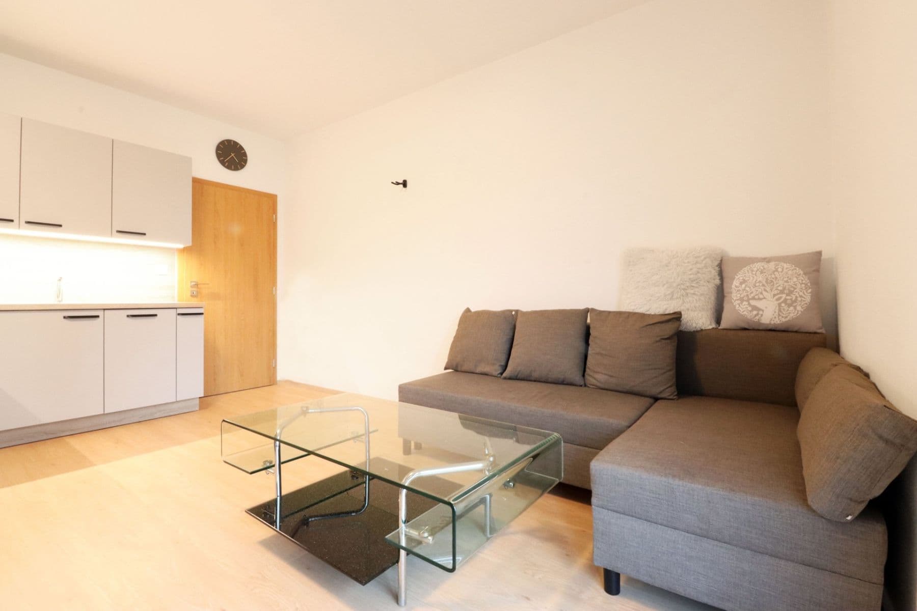 Studio flat to rent, 32 m², Pšeničná, Hostivice, Středočeský Region Studio flat to rent, 32 m², Pšeničná, Hostivice, Středočeský Region