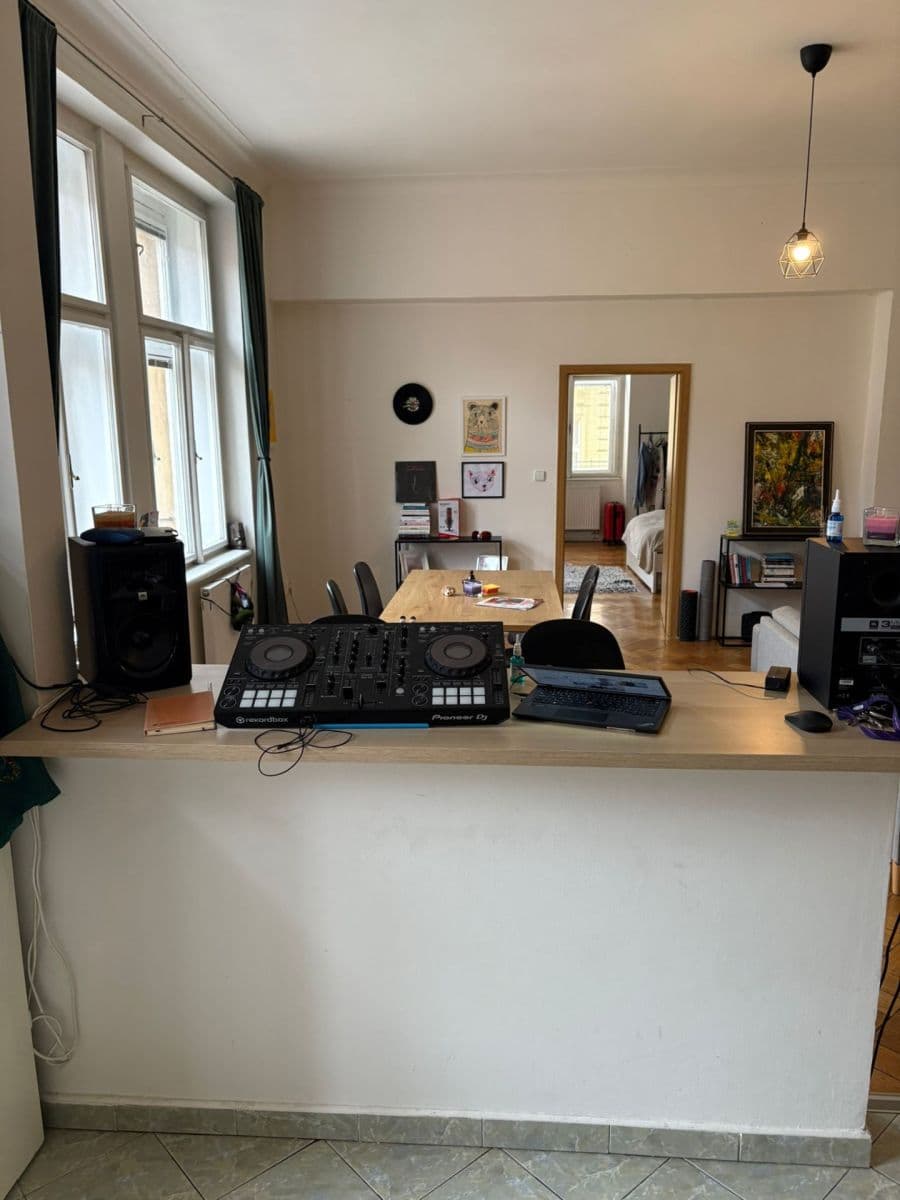 1 bedroom with open-plan kitchen flat to rent, 76 m², Mánesova, Prague, Prague 1 bedroom with open-plan kitchen flat to rent, 76 m², Mánesova, Prague, Prague