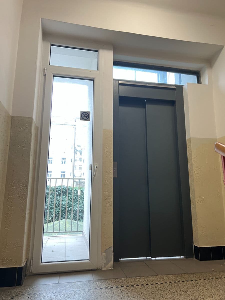 1 bedroom with open-plan kitchen flat to rent, 43 m², Biskupcova, Prague, Prague 1 bedroom with open-plan kitchen flat to rent, 43 m², Biskupcova, Prague, Prague