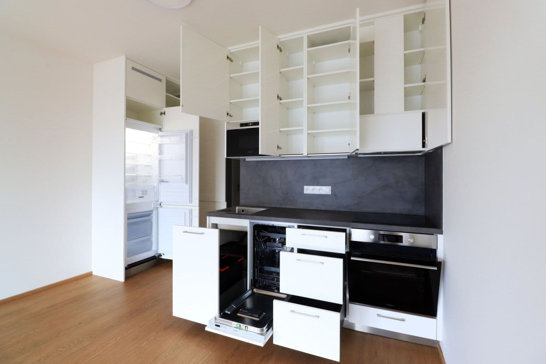 Studio flat to rent, 35 m², Poděbradská, Prague, Prague Studio flat to rent, 35 m², Poděbradská, Prague, Prague