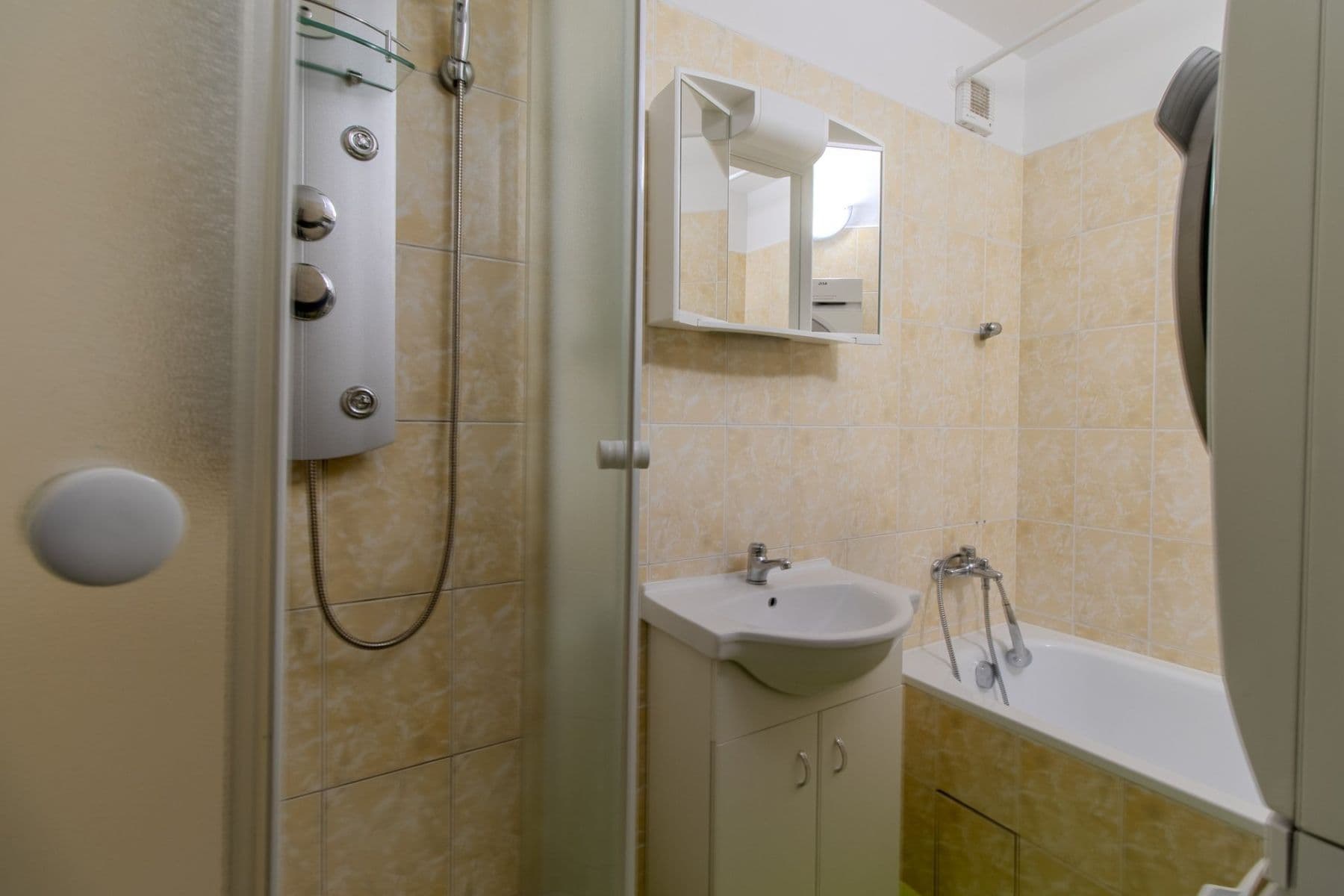 3 bedroom with open-plan kitchen flat to rent, 70 m², Zalužanská, Mladá Boleslav, Středočeský Region 3 bedroom with open-plan kitchen flat to rent, 70 m², Zalužanská, Mladá Boleslav, Středočeský Region