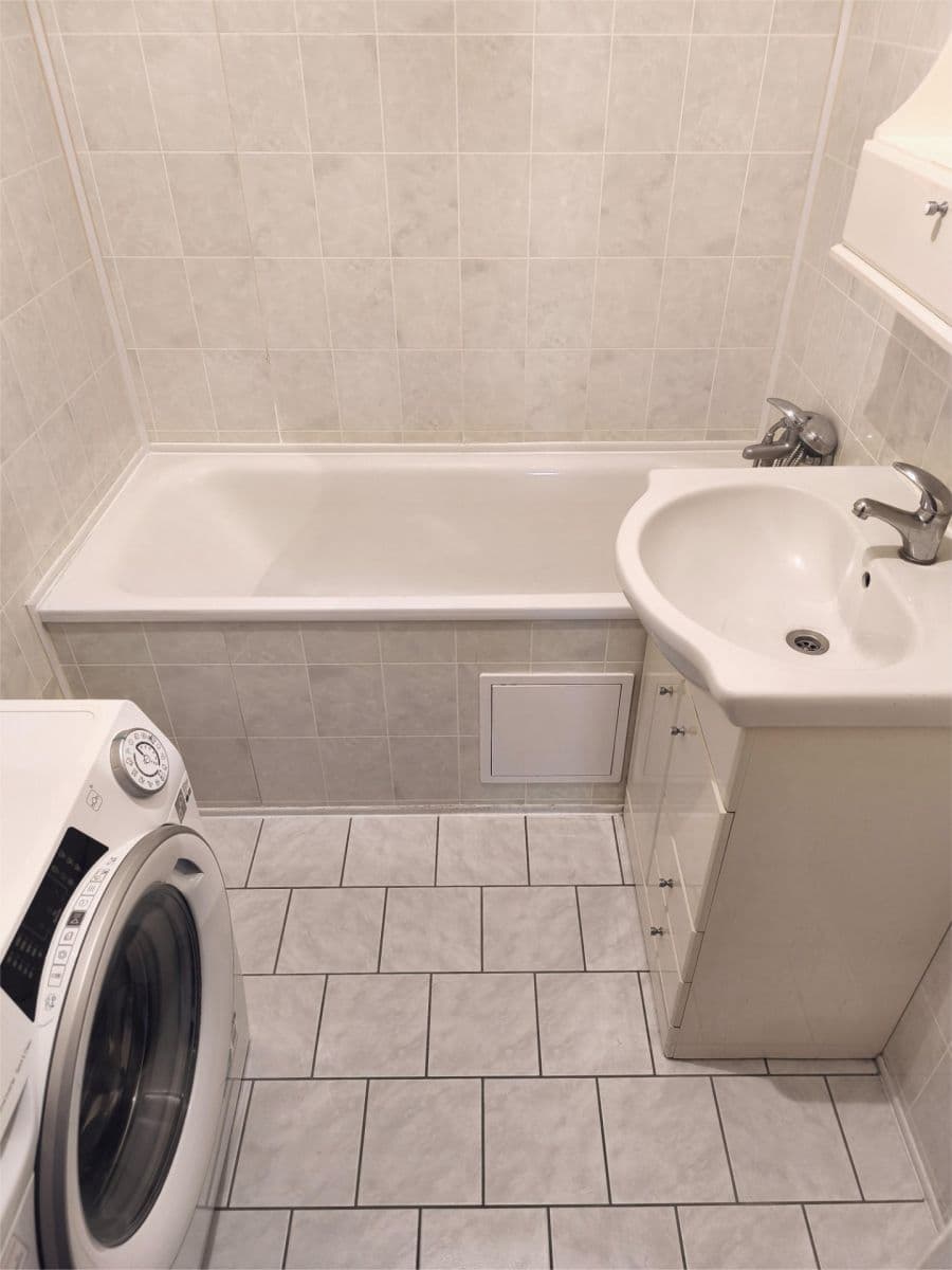 2 bedroom with open-plan kitchen flat to rent, 65 m², Nad Lesním divadlem, Prague, Prague 2 bedroom with open-plan kitchen flat to rent, 65 m², Nad Lesním divadlem, Prague, Prague