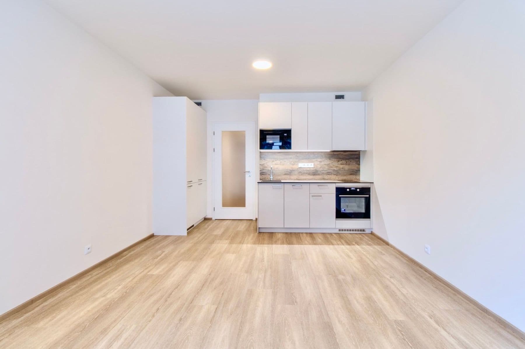 Studio flat to rent, 30 m², Poděbradská, Prague, Prague Studio flat to rent, 30 m², Poděbradská, Prague, Prague