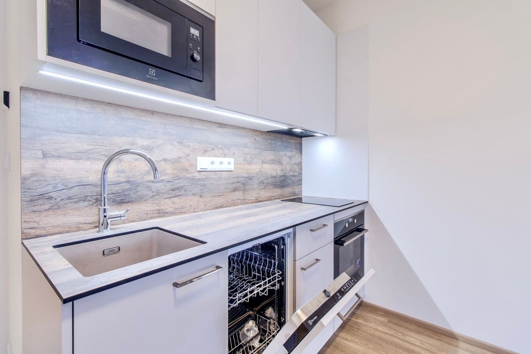 Studio flat to rent, 30 m², Poděbradská, Prague, Prague Studio flat to rent, 30 m², Poděbradská, Prague, Prague