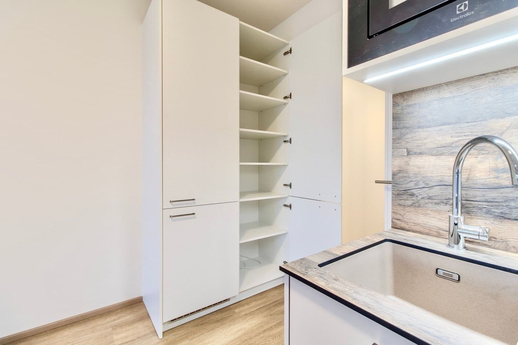 Studio flat to rent, 30 m², Poděbradská, Prague, Prague Studio flat to rent, 30 m², Poděbradská, Prague, Prague