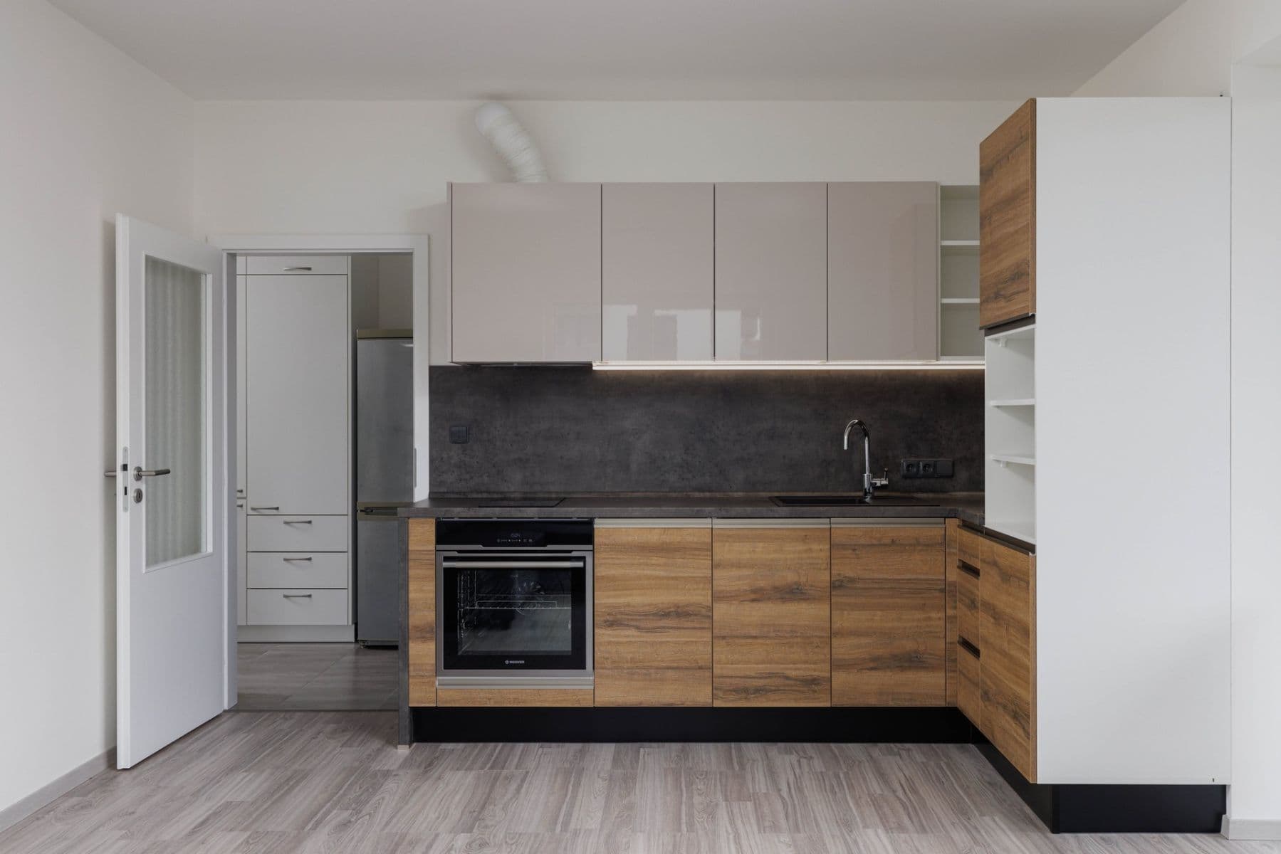 Studio flat to rent, 36 m², Za černým mostem, Prague, Prague Studio flat to rent, 36 m², Za černým mostem, Prague, Prague