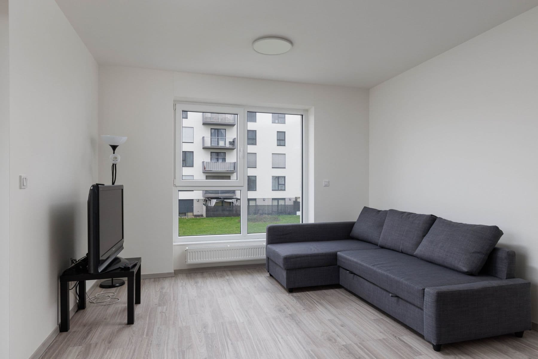 Studio flat to rent, 36 m², Za černým mostem, Prague, Prague Studio flat to rent, 36 m², Za černým mostem, Prague, Prague