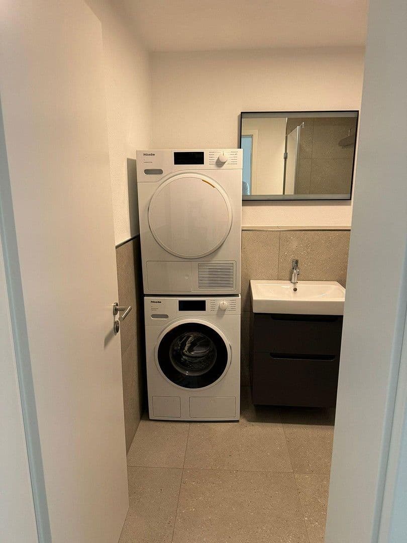 4 bedroom with open-plan kitchen flat to rent, 150 m², Nürtingen, Baden-Württemberg 4 bedroom with open-plan kitchen flat to rent, 150 m², Nürtingen, Baden-Württemberg