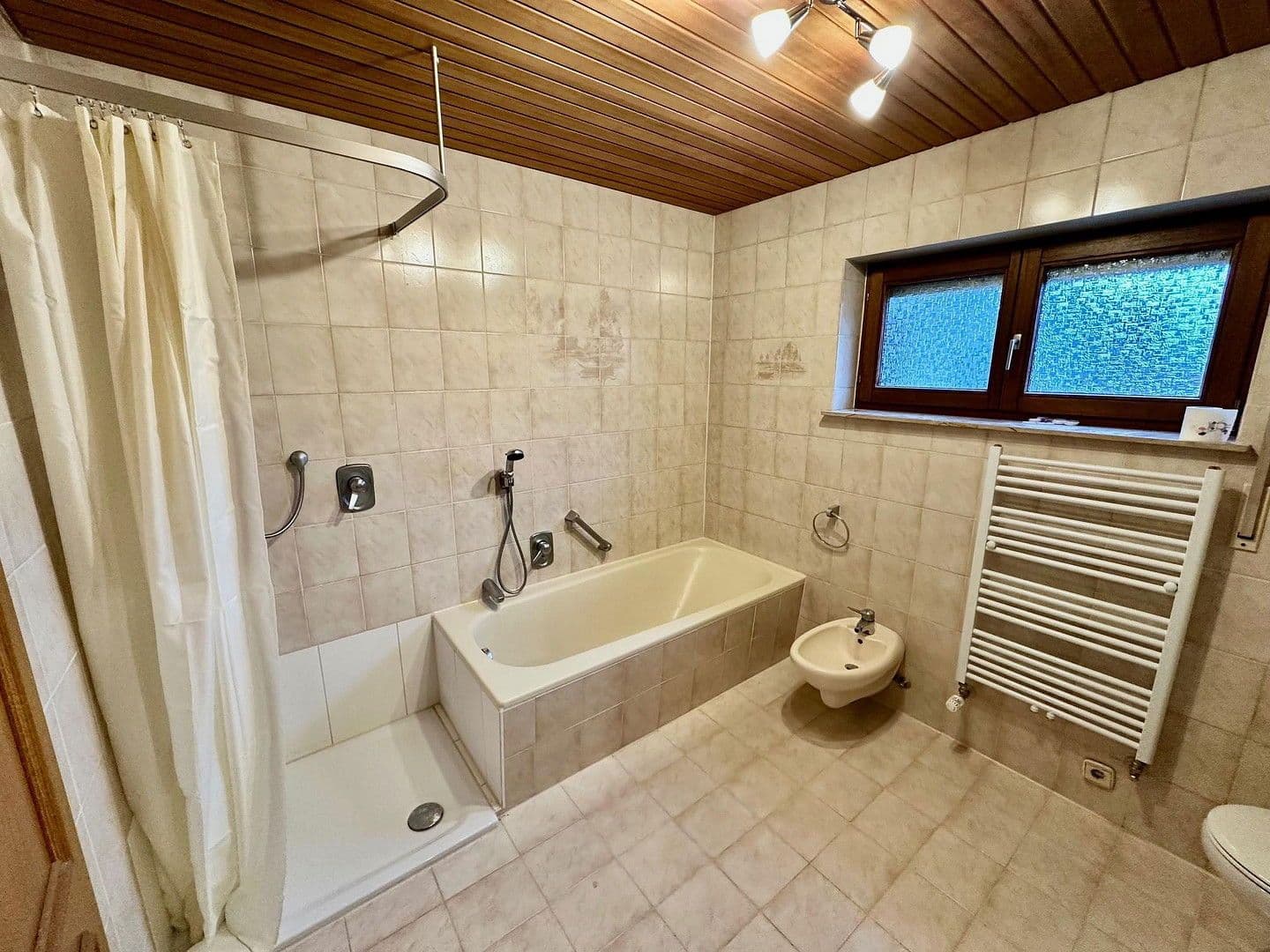 2 bedroom with open-plan kitchen flat to rent, 150 m², Aichtal, Baden-Württemberg 2 bedroom with open-plan kitchen flat to rent, 150 m², Aichtal, Baden-Württemberg