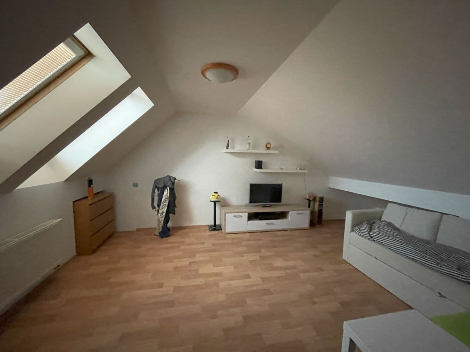 4 bedroom with open-plan kitchen flat to rent, 120 m², Neveklov, Středočeský Region 4 bedroom with open-plan kitchen flat to rent, 120 m², Neveklov, Středočeský Region