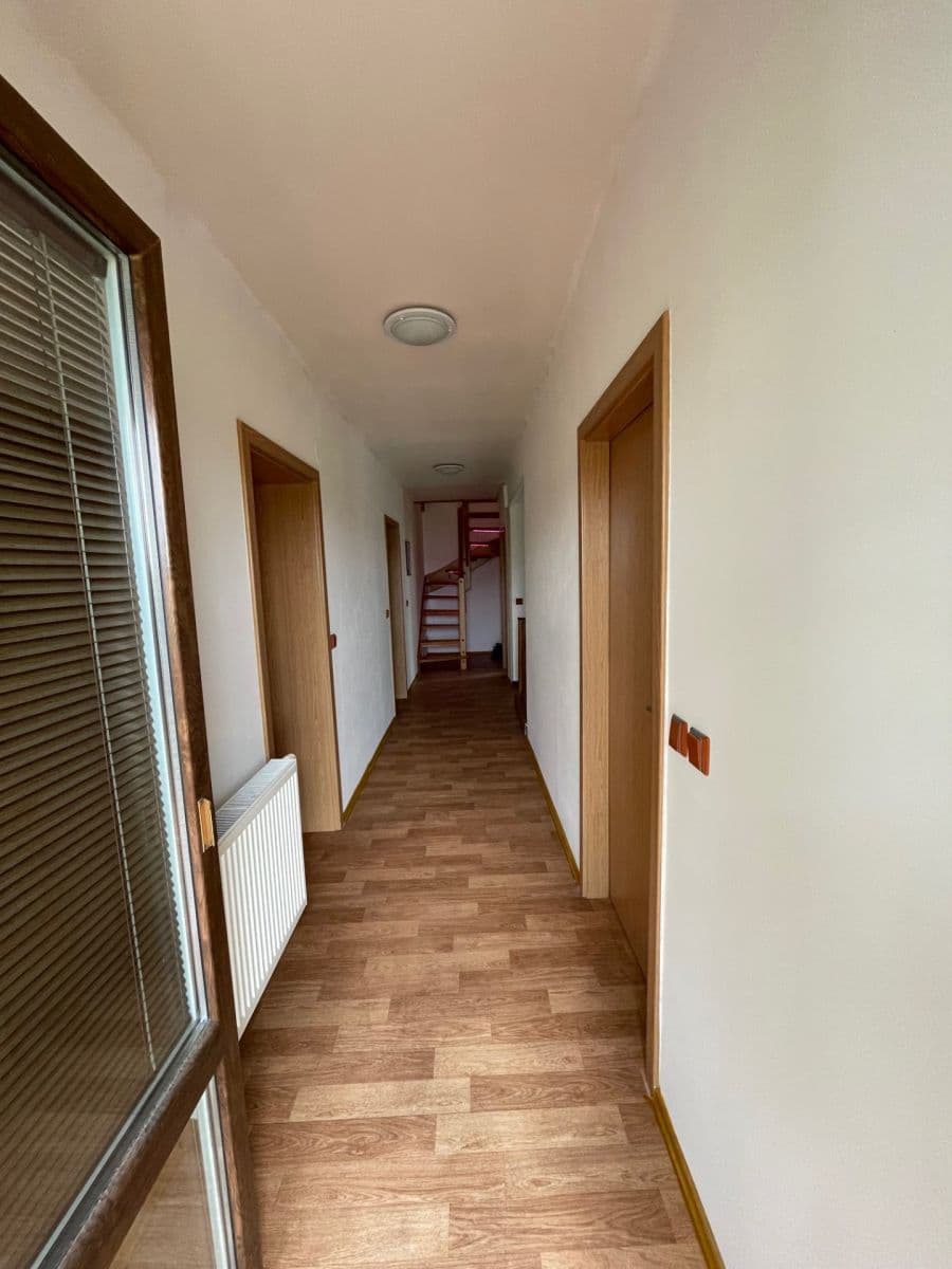 4 bedroom with open-plan kitchen flat to rent, 120 m², Neveklov, Středočeský Region 4 bedroom with open-plan kitchen flat to rent, 120 m², Neveklov, Středočeský Region