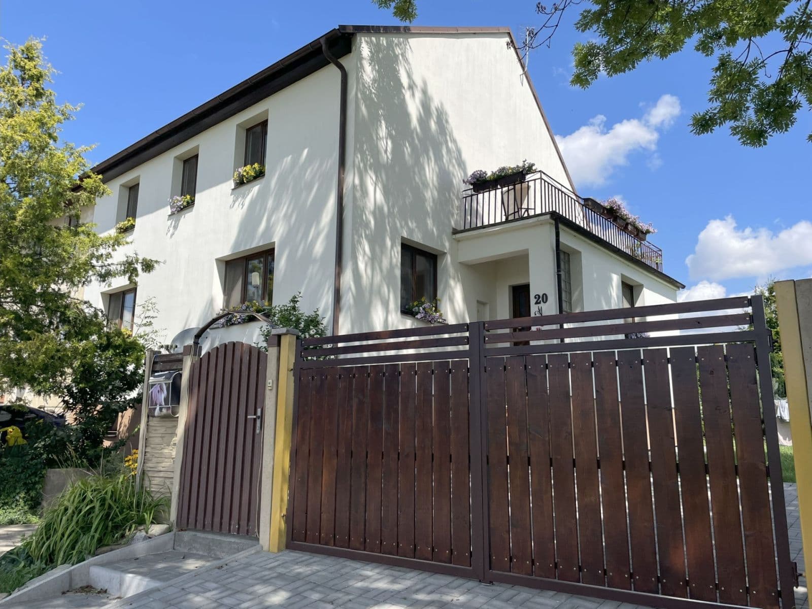 4 bedroom with open-plan kitchen flat to rent, 120 m², Neveklov, Středočeský Region 4 bedroom with open-plan kitchen flat to rent, 120 m², Neveklov, Středočeský Region