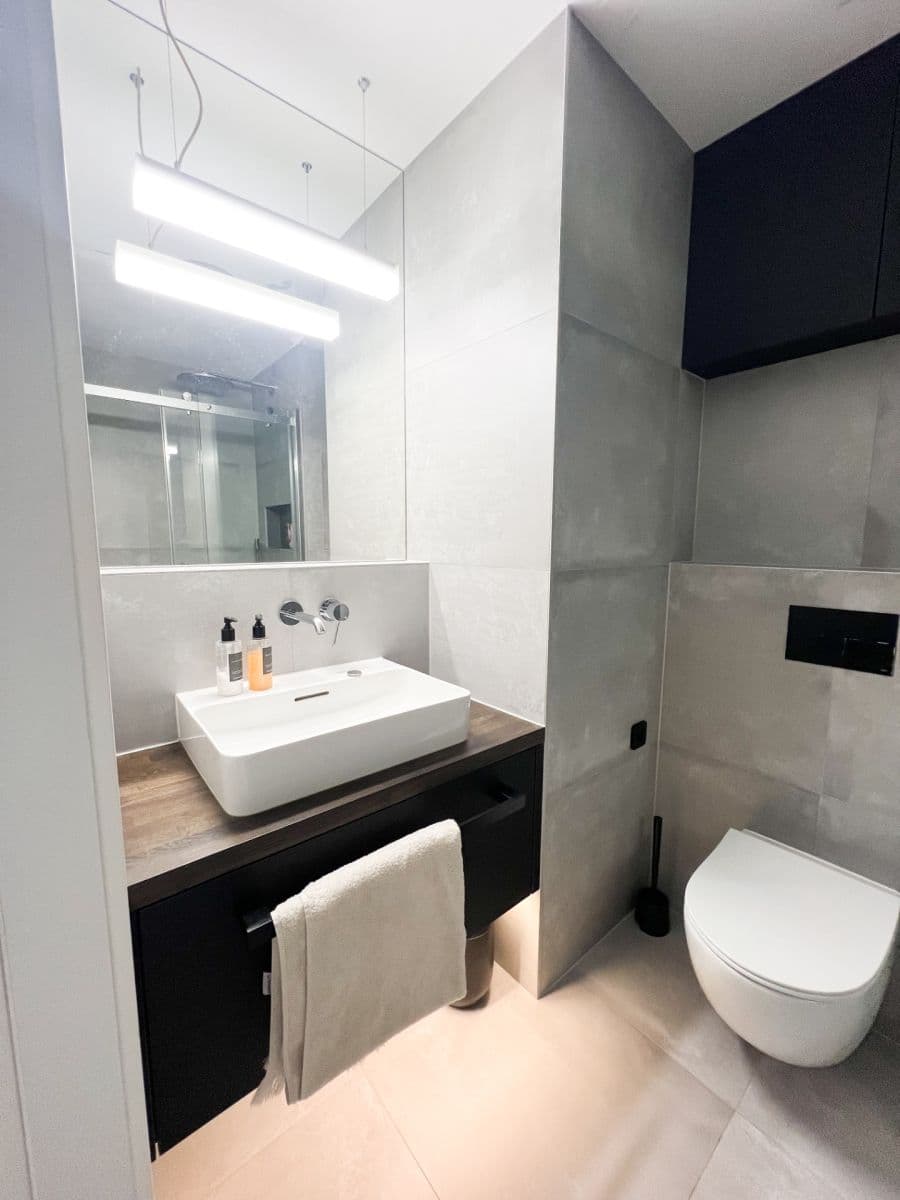 2 bedroom with open-plan kitchen flat to rent, 55 m², Angolská, Prague, Prague 2 bedroom with open-plan kitchen flat to rent, 55 m², Angolská, Prague, Prague