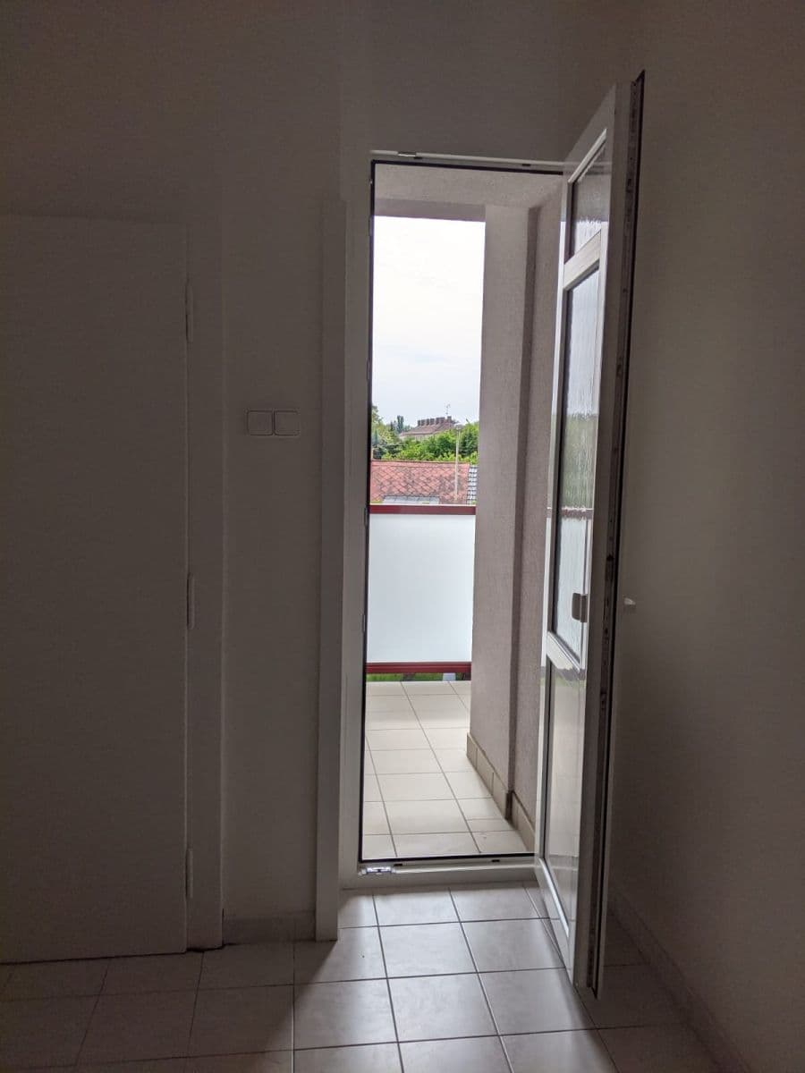 1 bedroom with open-plan kitchen flat to rent, 62 m², Josefa Čapka, Kladno, Středočeský Region 1 bedroom with open-plan kitchen flat to rent, 62 m², Josefa Čapka, Kladno, Středočeský Region