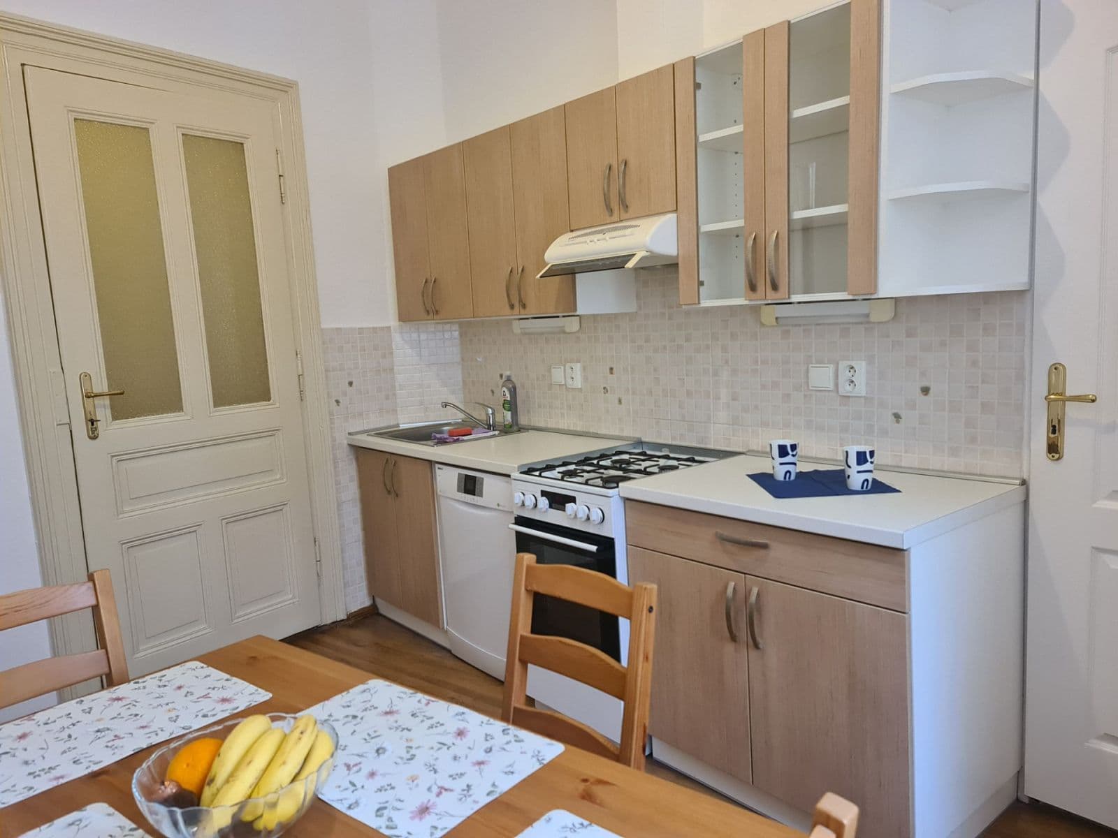 4 bedroom flat to rent, 85 m², Varšavská, Prague, Prague 4 bedroom flat to rent, 85 m², Varšavská, Prague, Prague