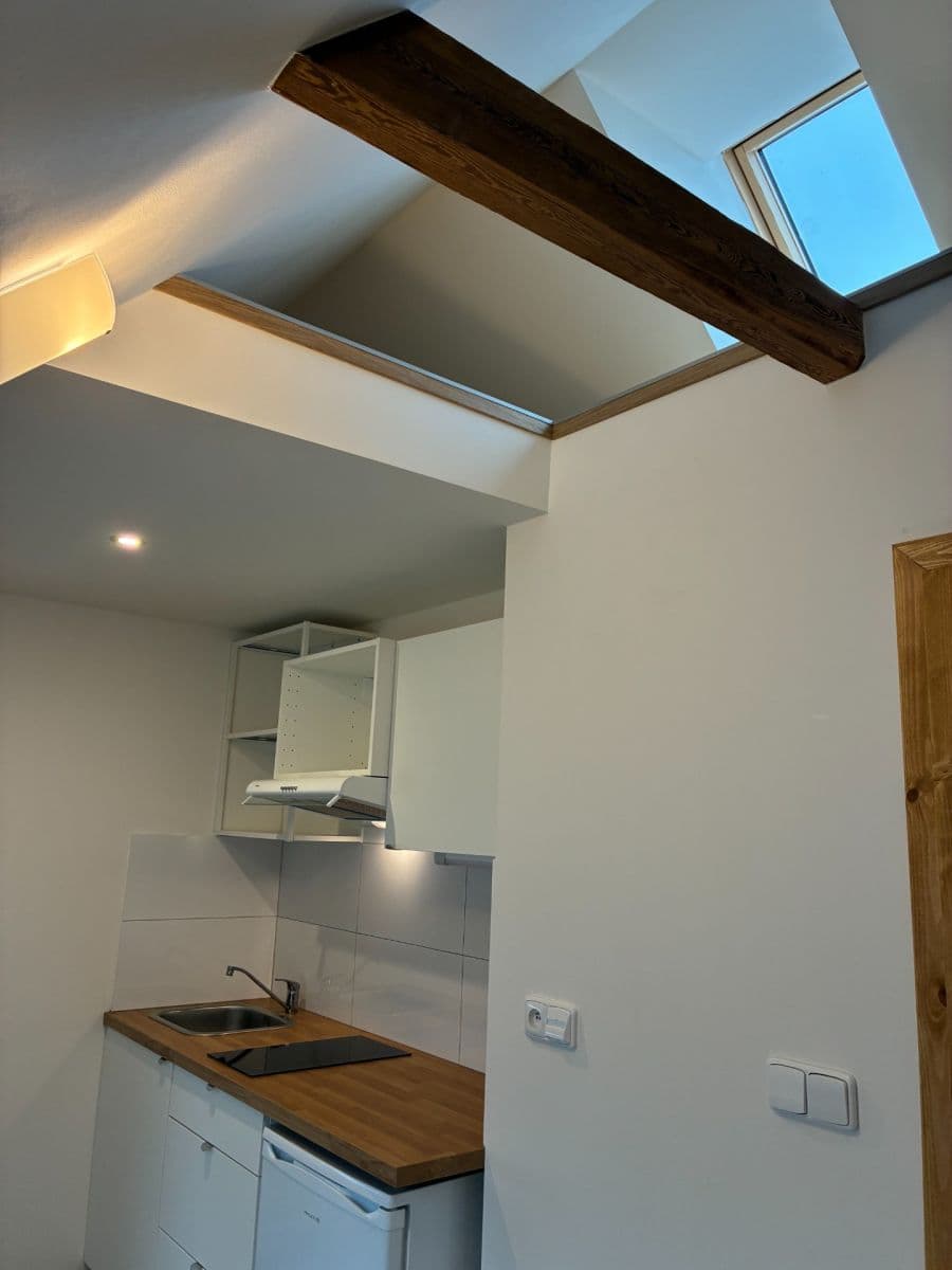 Studio flat to rent, 32 m², Za Mlýnem, Hostivice, Středočeský Region Studio flat to rent, 32 m², Za Mlýnem, Hostivice, Středočeský Region