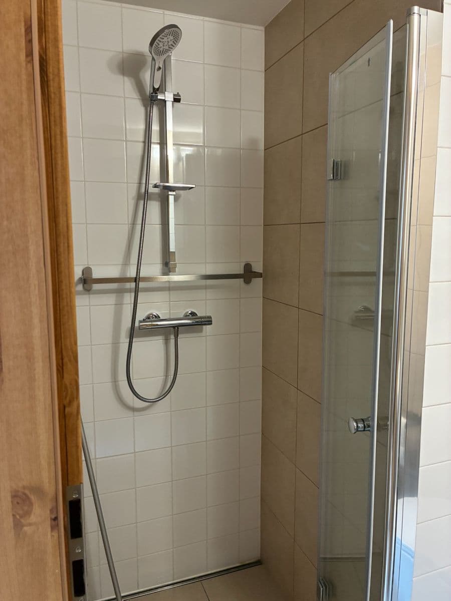 Studio flat to rent, 32 m², Za Mlýnem, Hostivice, Středočeský Region Studio flat to rent, 32 m², Za Mlýnem, Hostivice, Středočeský Region