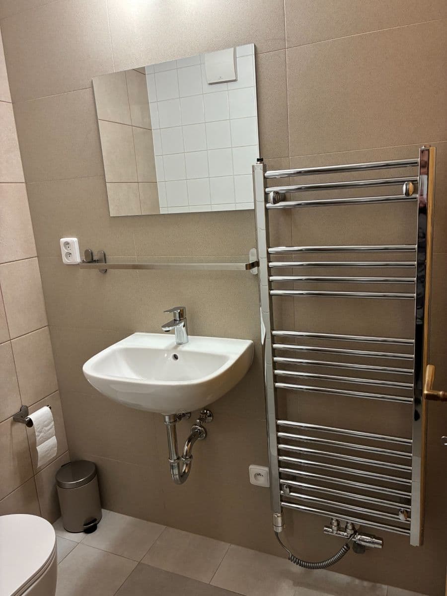 Studio flat to rent, 32 m², Za Mlýnem, Hostivice, Středočeský Region Studio flat to rent, 32 m², Za Mlýnem, Hostivice, Středočeský Region