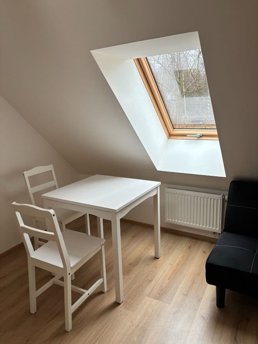 Studio flat to rent, 32 m², Za Mlýnem, Hostivice, Středočeský Region Studio flat to rent, 32 m², Za Mlýnem, Hostivice, Středočeský Region