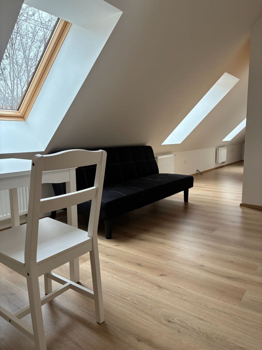 Studio flat to rent, 32 m², Za Mlýnem, Hostivice, Středočeský Region Studio flat to rent, 32 m², Za Mlýnem, Hostivice, Středočeský Region