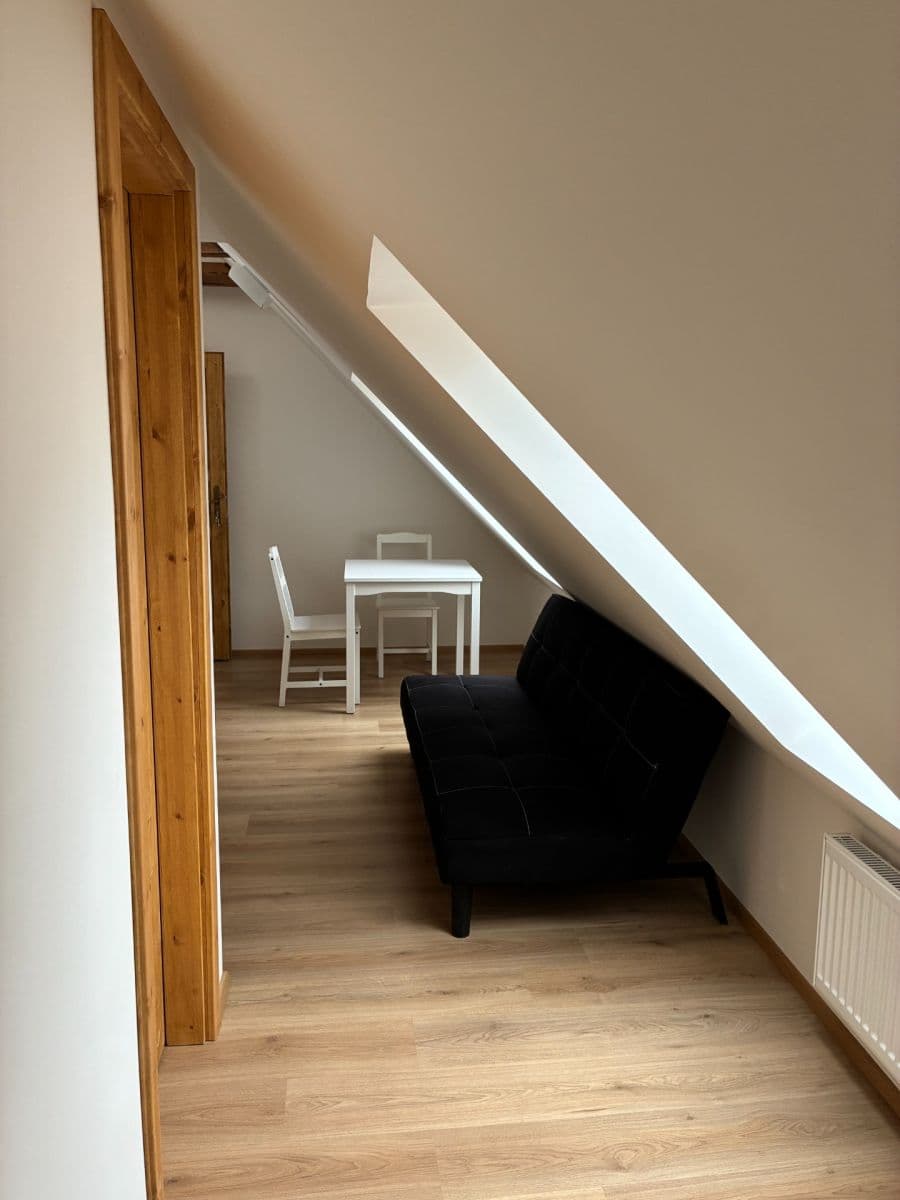 Studio flat to rent, 32 m², Za Mlýnem, Hostivice, Středočeský Region Studio flat to rent, 32 m², Za Mlýnem, Hostivice, Středočeský Region