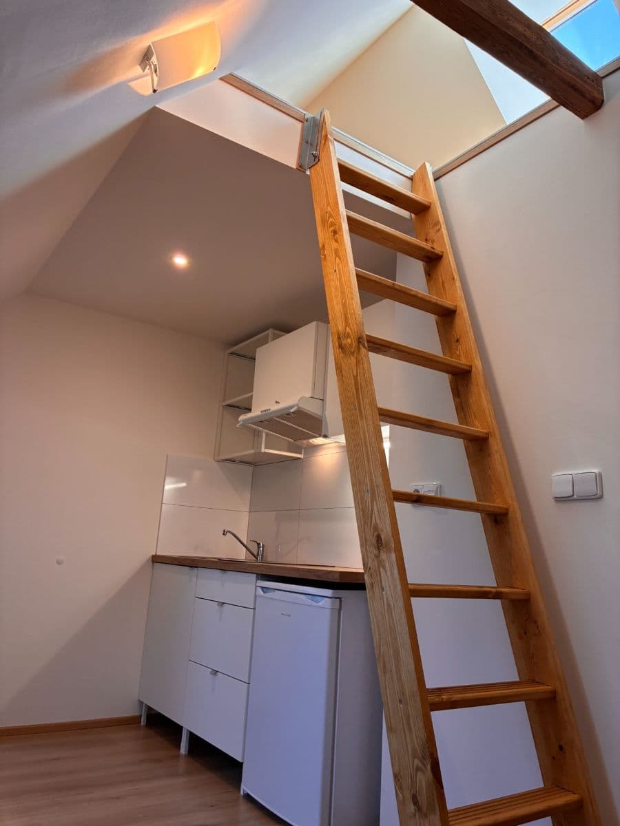 Studio flat to rent, 32 m², Za Mlýnem, Hostivice, Středočeský Region Studio flat to rent, 32 m², Za Mlýnem, Hostivice, Středočeský Region