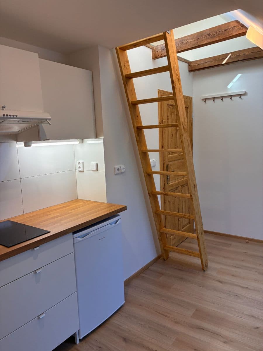 Studio flat to rent, 32 m², Za Mlýnem, Hostivice, Středočeský Region Studio flat to rent, 32 m², Za Mlýnem, Hostivice, Středočeský Region