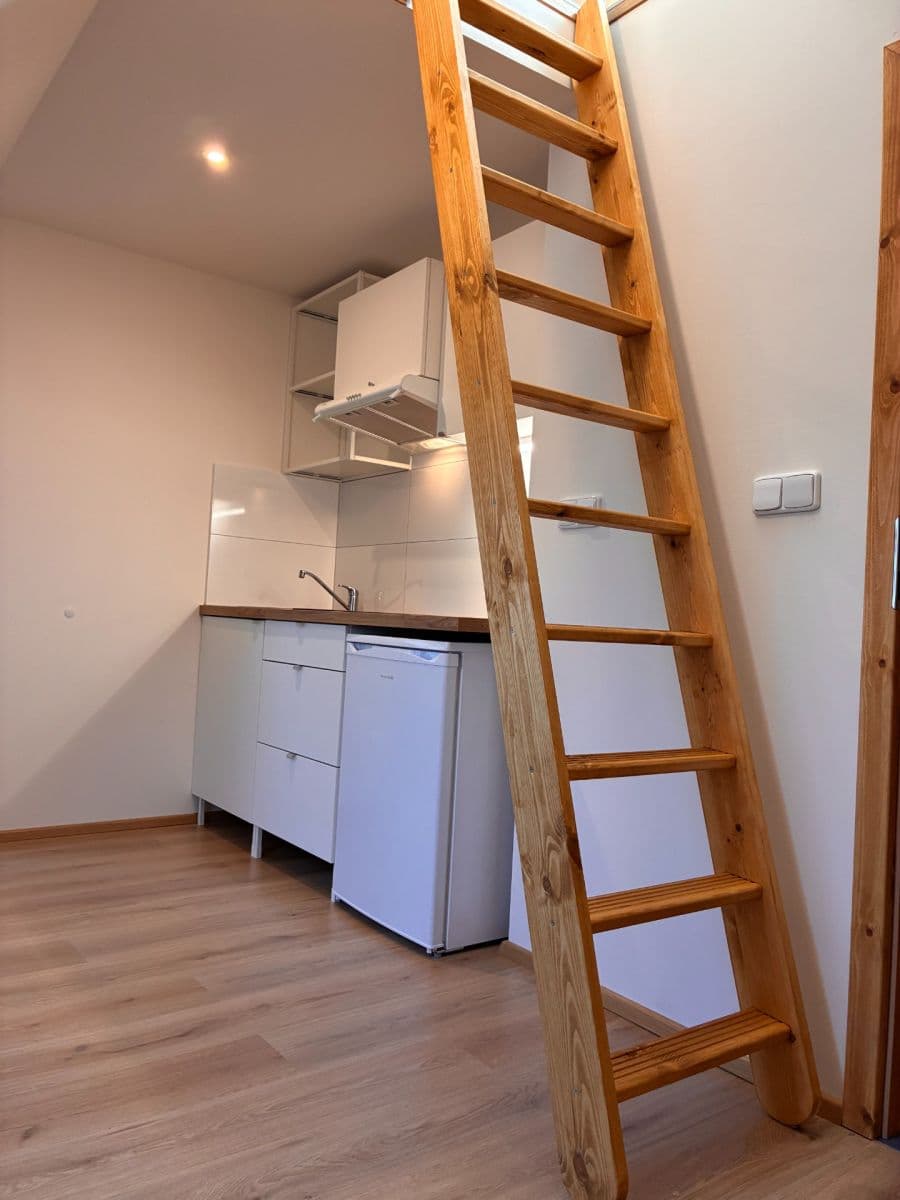 Studio flat to rent, 32 m², Za Mlýnem, Hostivice, Středočeský Region Studio flat to rent, 32 m², Za Mlýnem, Hostivice, Středočeský Region