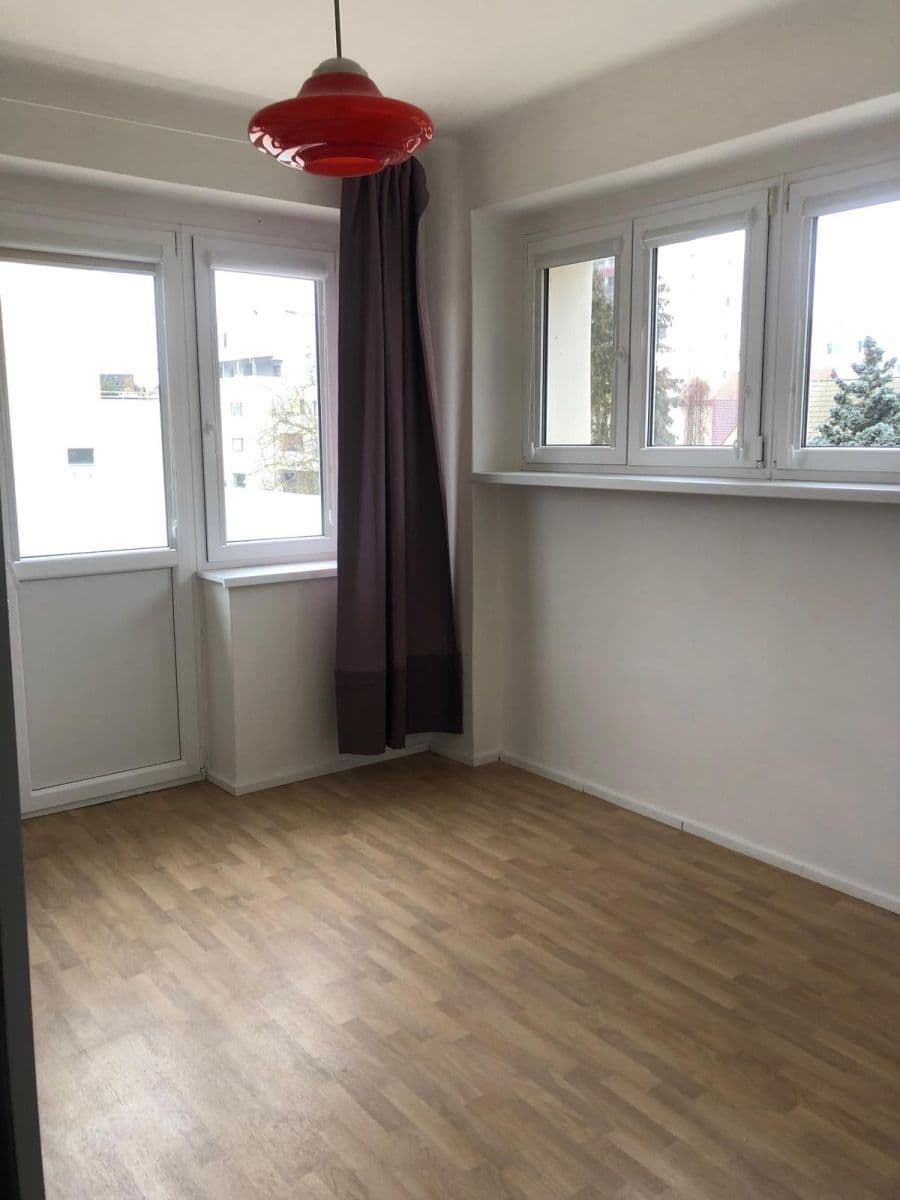 3 bedroom flat to rent, 80 m², Prvomájová, Prague, Prague 3 bedroom flat to rent, 80 m², Prvomájová, Prague, Prague