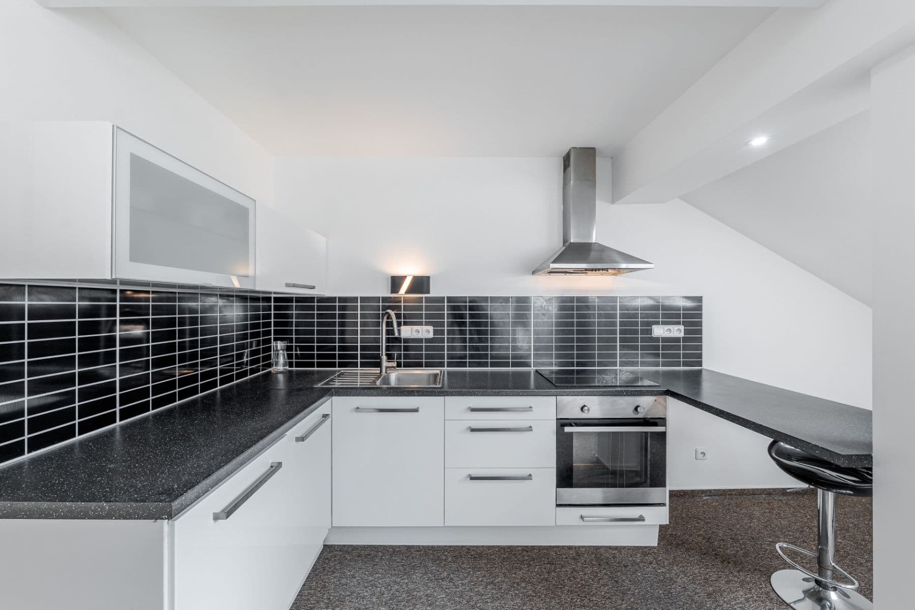 2 bedroom with open-plan kitchen flat to rent, 100 m², Sudoměřská, Prague, Prague 2 bedroom with open-plan kitchen flat to rent, 100 m², Sudoměřská, Prague, Prague