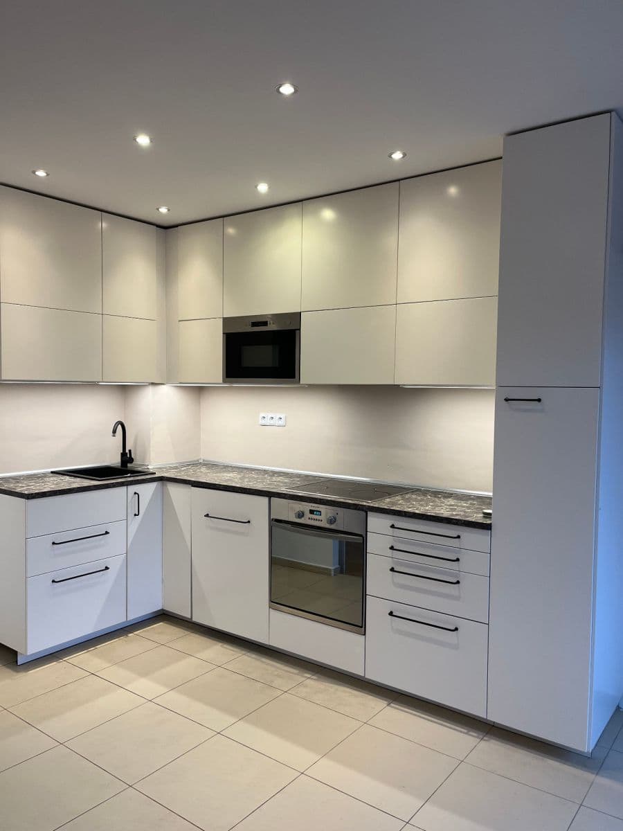 2 bedroom with open-plan kitchen flat to rent, 63 m², Jeremenkova, Prague, Prague 2 bedroom with open-plan kitchen flat to rent, 63 m², Jeremenkova, Prague, Prague