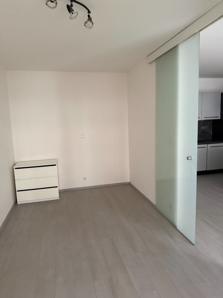1 bedroom with open-plan kitchen flat to rent, 51 m², Kardausova, Prague, Prague 1 bedroom with open-plan kitchen flat to rent, 51 m², Kardausova, Prague, Prague