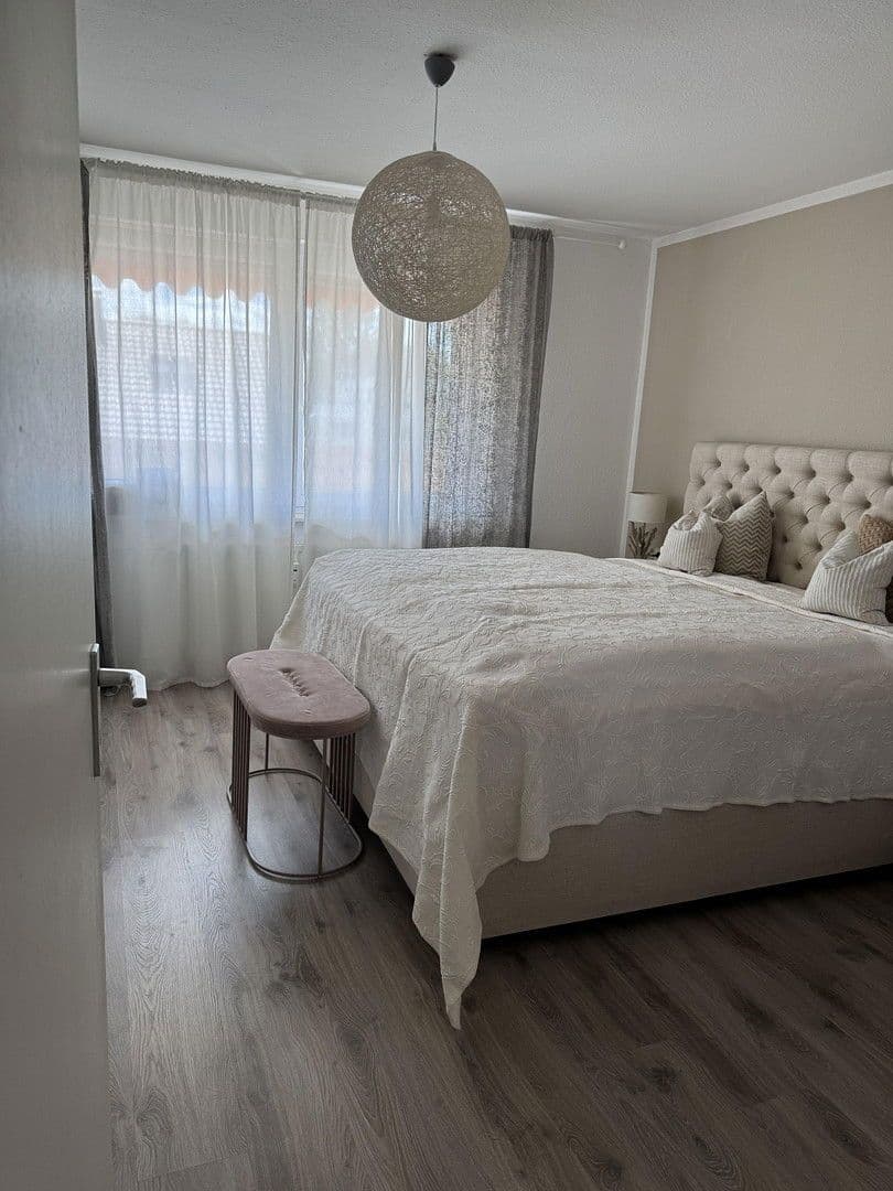 3 bedroom with open-plan kitchen flat for sale, 100 m², Leonberg, Baden-Württemberg 3 bedroom with open-plan kitchen flat for sale, 100 m², Leonberg, Baden-Württemberg