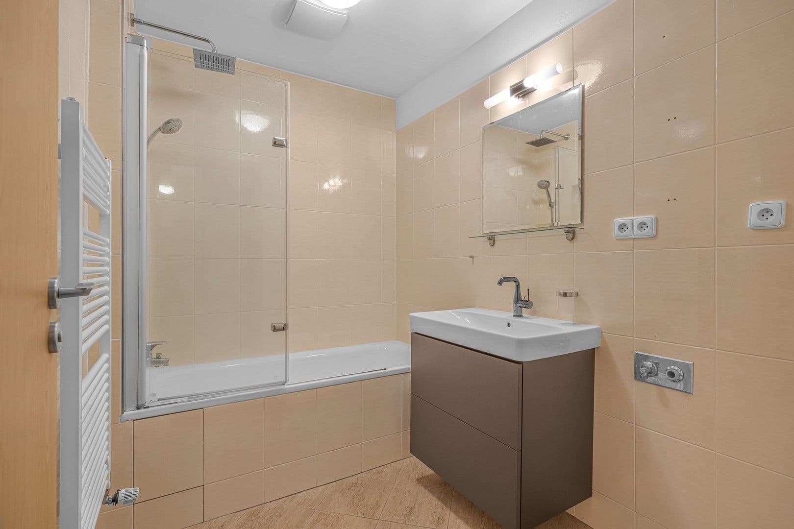 2 bedroom with open-plan kitchen flat to rent, 74 m², Pískařská, Prague, Prague 2 bedroom with open-plan kitchen flat to rent, 74 m², Pískařská, Prague, Prague