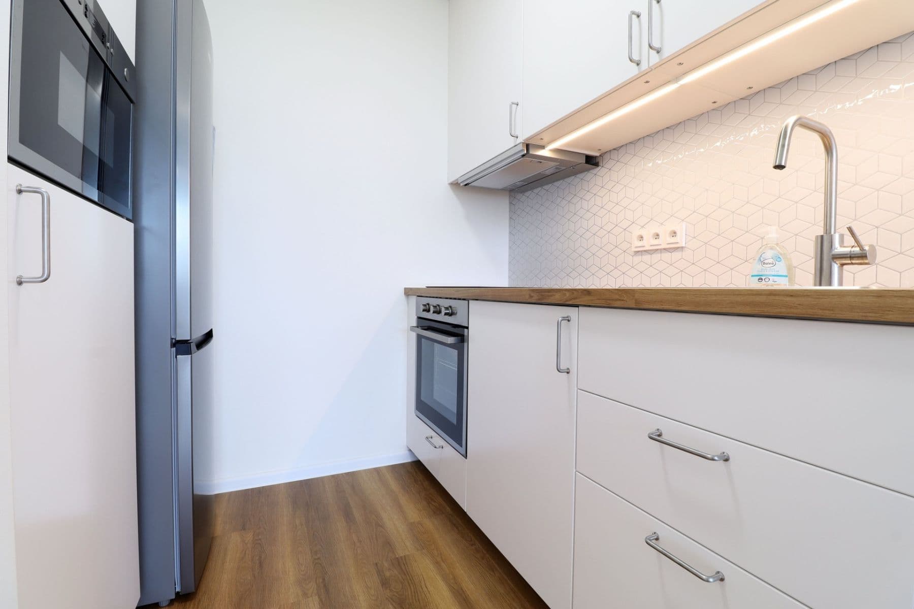 1 bedroom with open-plan kitchen flat to rent, 43 m², Modletická, Prague, Prague 1 bedroom with open-plan kitchen flat to rent, 43 m², Modletická, Prague, Prague