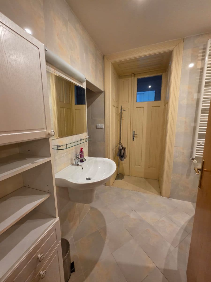 3 bedroom flat to rent, 100 m², Bratislava - mestská časť Staré Mesto, Bratislavský Region 3 bedroom flat to rent, 100 m², Bratislava - mestská časť Staré Mesto, Bratislavský Region