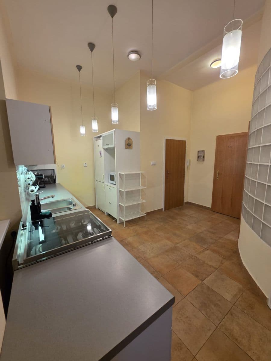 3 bedroom flat to rent, 100 m², Bratislava - mestská časť Staré Mesto, Bratislavský Region 3 bedroom flat to rent, 100 m², Bratislava - mestská časť Staré Mesto, Bratislavský Region