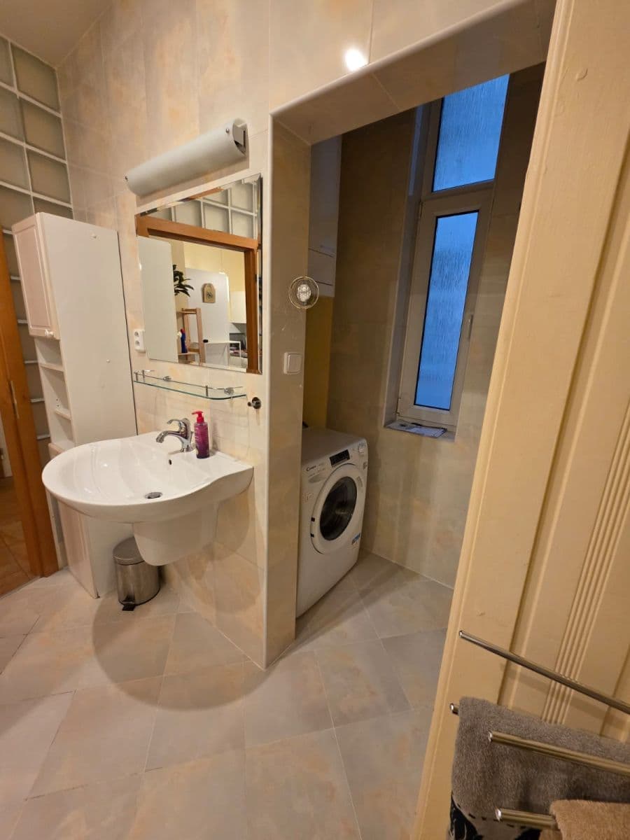 3 bedroom flat to rent, 100 m², Bratislava - mestská časť Staré Mesto, Bratislavský Region 3 bedroom flat to rent, 100 m², Bratislava - mestská časť Staré Mesto, Bratislavský Region