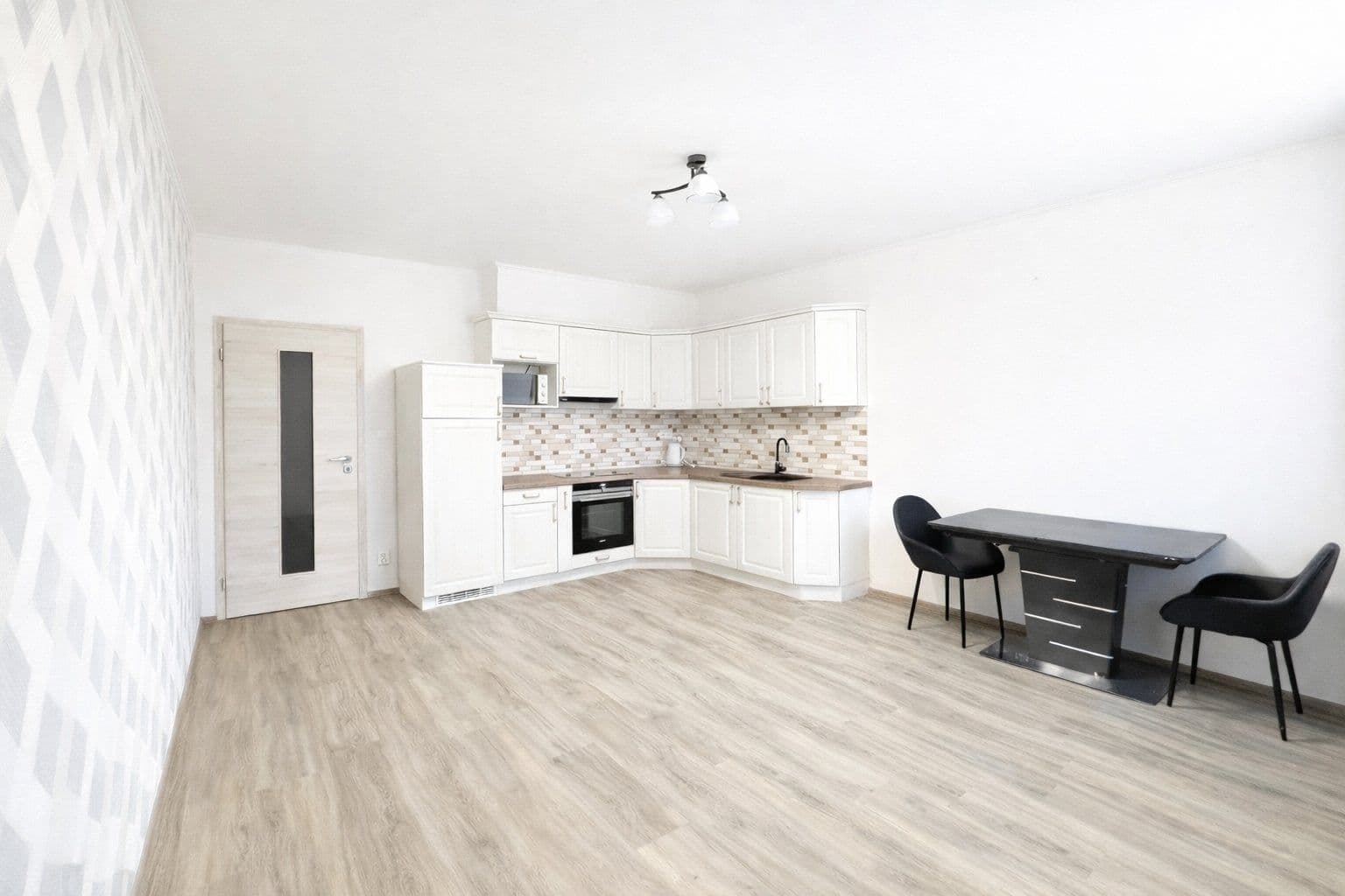 1 bedroom with open-plan kitchen flat to rent, 55 m², Jaroslava Holečka, Kladno, Středočeský Region 1 bedroom with open-plan kitchen flat to rent, 55 m², Jaroslava Holečka, Kladno, Středočeský Region