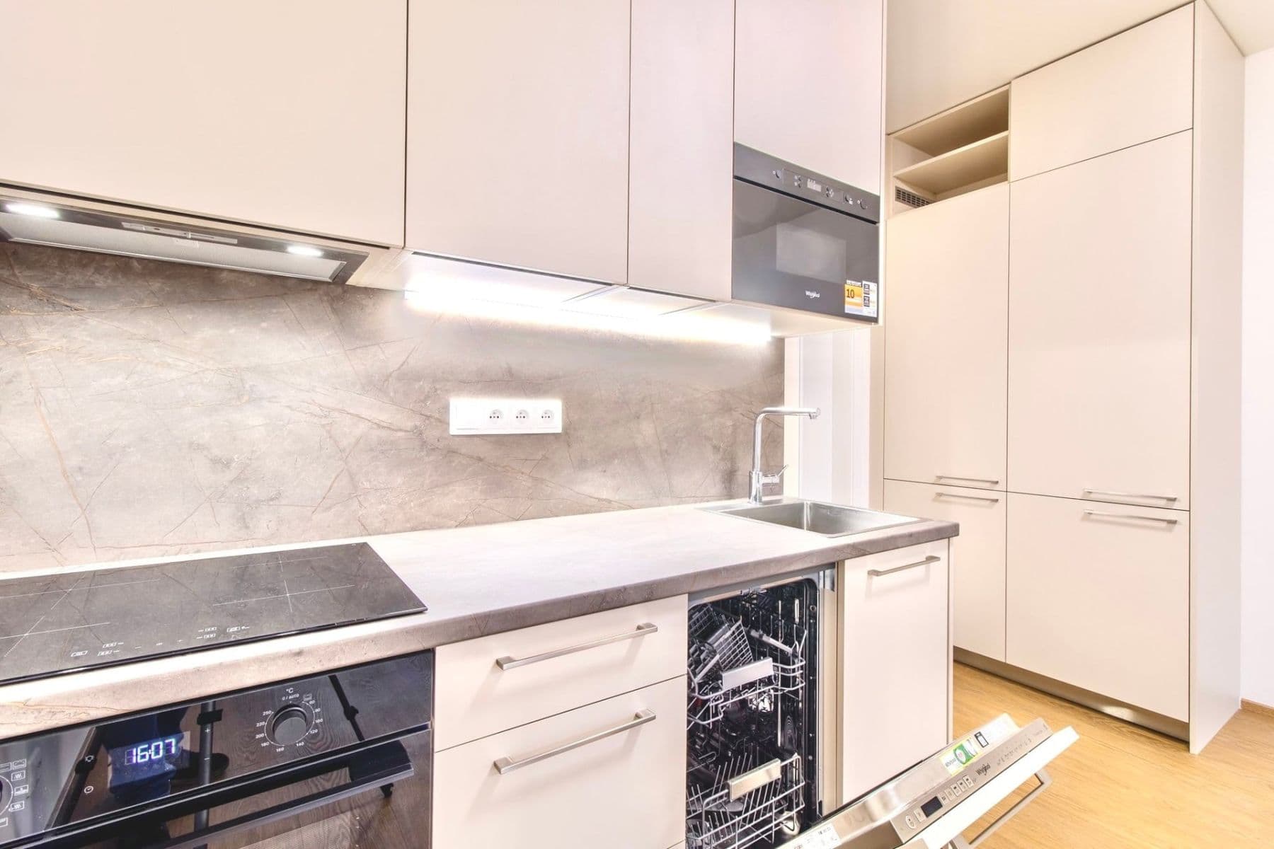 Studio flat to rent, 32 m², Poděbradská, Prague, Prague Studio flat to rent, 32 m², Poděbradská, Prague, Prague