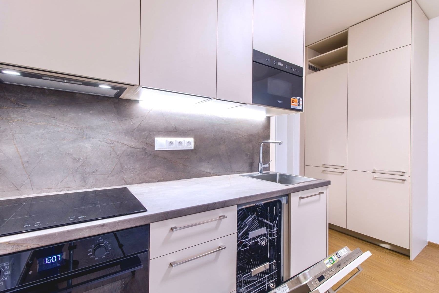 Studio flat to rent, 32 m², Poděbradská, Prague, Prague Studio flat to rent, 32 m², Poděbradská, Prague, Prague