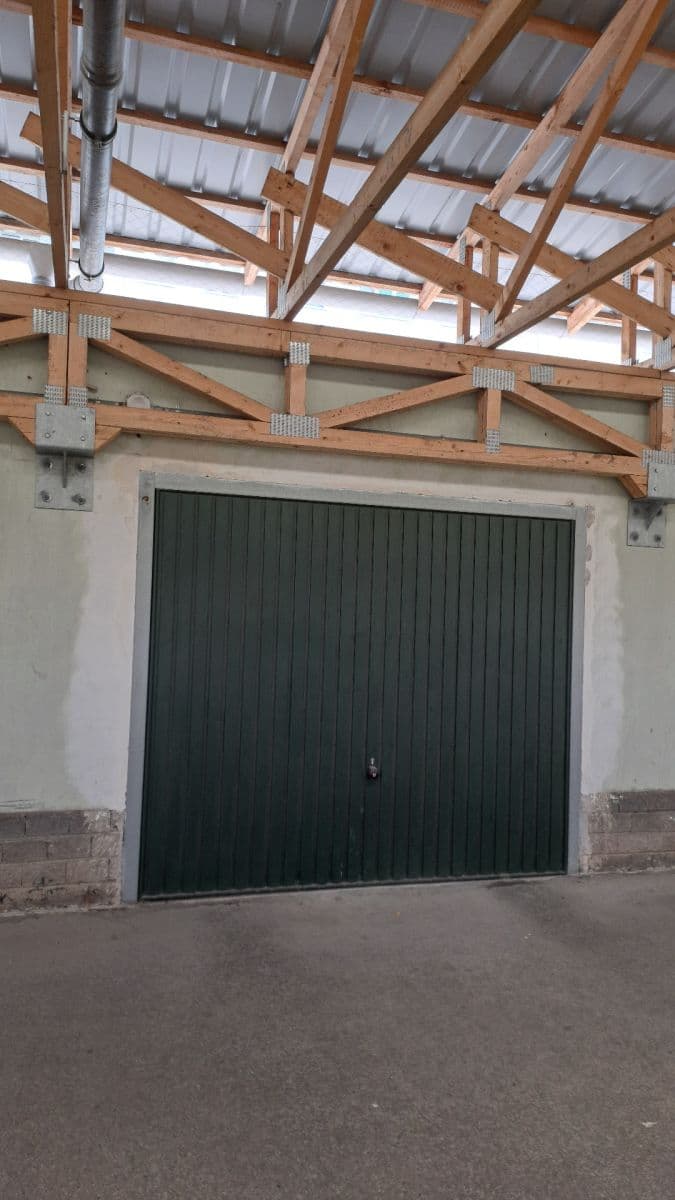 garage to rent, 16 m², Brno, Jihomoravský Region garage to rent, 16 m², Brno, Jihomoravský Region