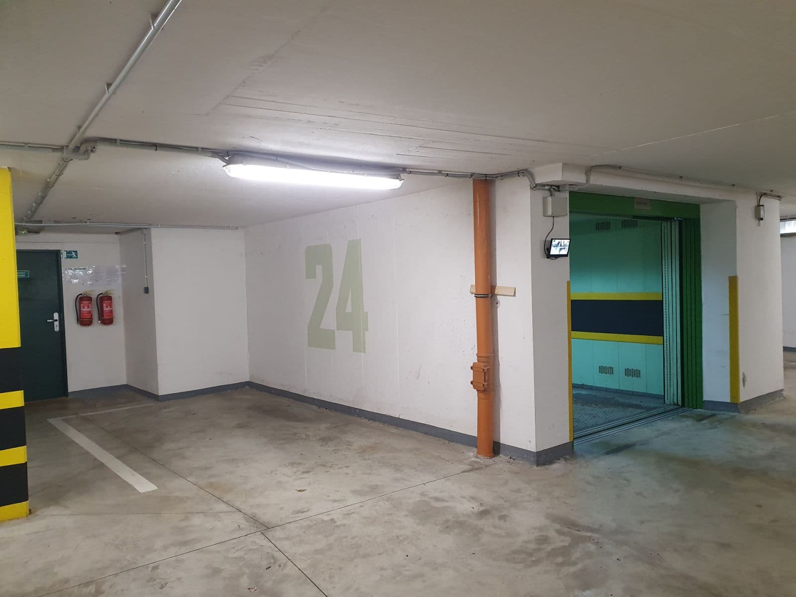 garage to rent, 15 m², Varšavská, Prague, Prague garage to rent, 15 m², Varšavská, Prague, Prague