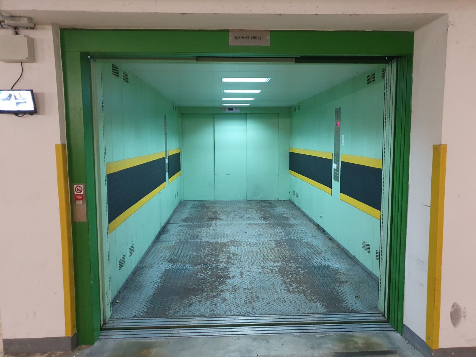 garage to rent, 15 m², Varšavská, Prague, Prague garage to rent, 15 m², Varšavská, Prague, Prague