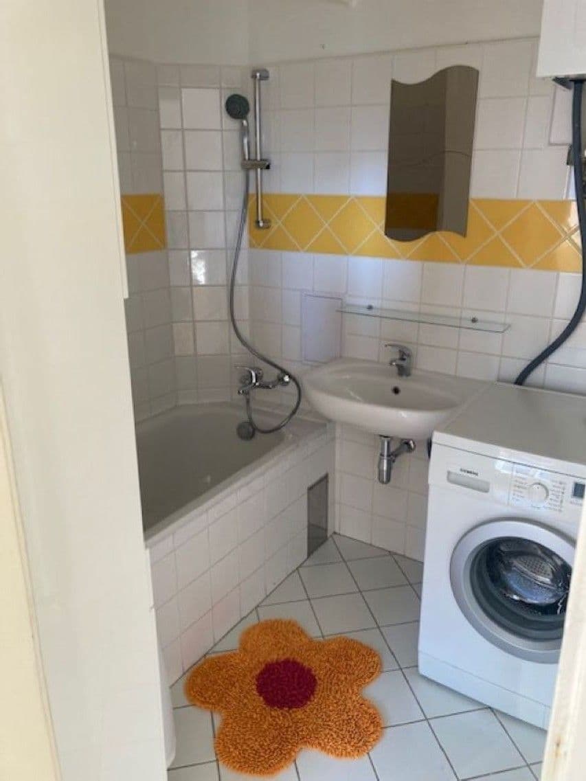 1 bedroom with open-plan kitchen flat to rent, 38 m², Lounských, Prague, Prague 1 bedroom with open-plan kitchen flat to rent, 38 m², Lounských, Prague, Prague