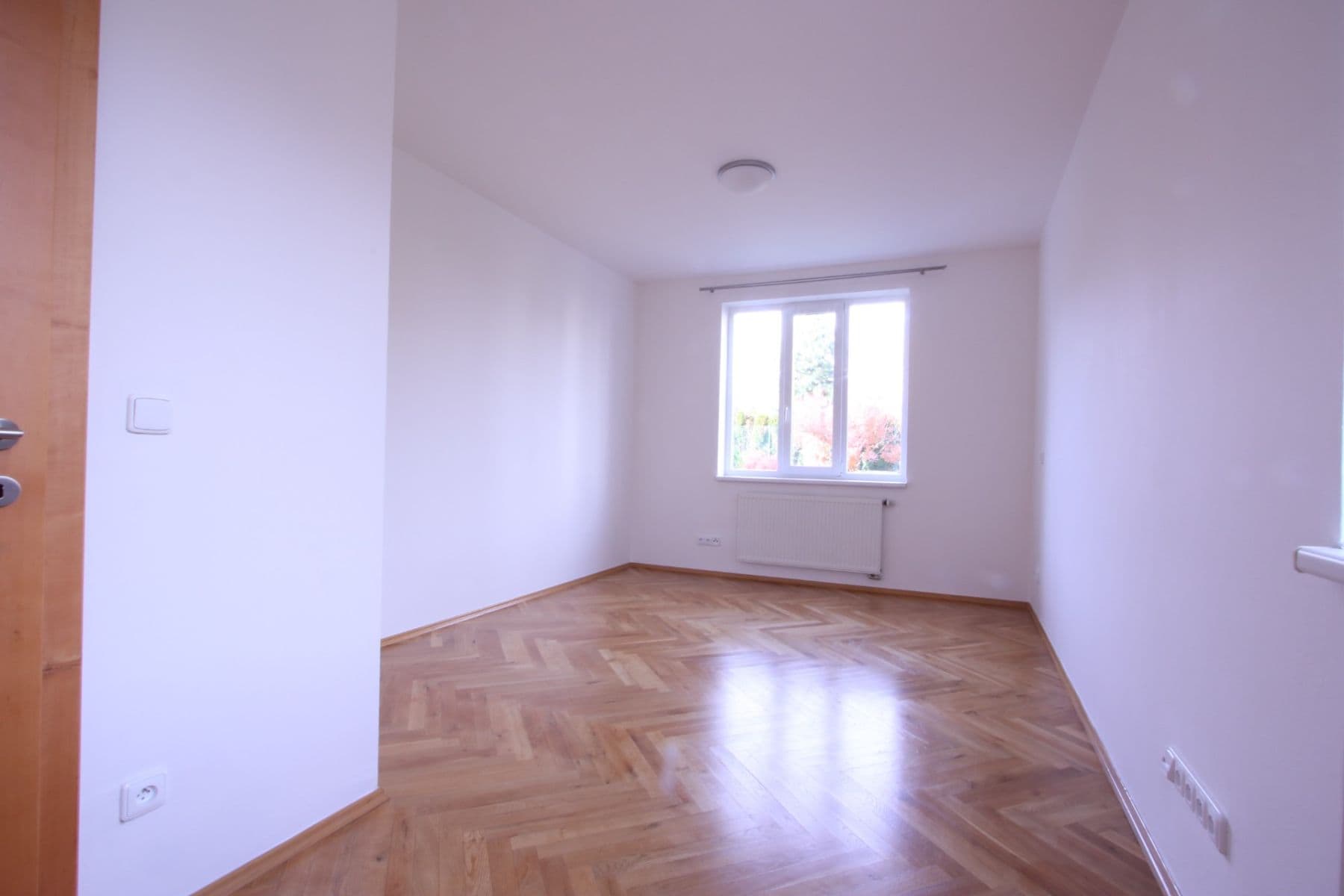 3 bedroom with open-plan kitchen flat to rent, 100 m², Mistrovská, Prague, Prague 3 bedroom with open-plan kitchen flat to rent, 100 m², Mistrovská, Prague, Prague