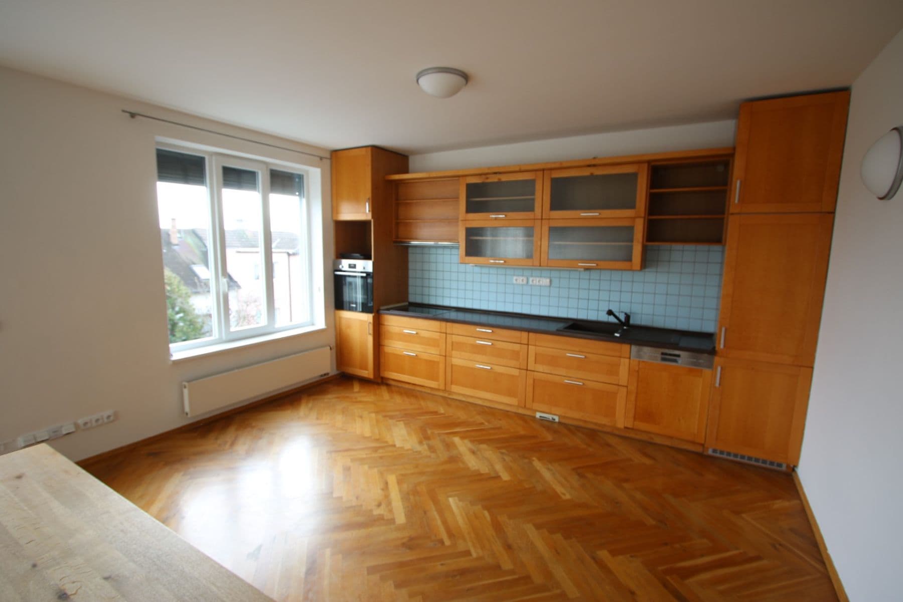 3 bedroom with open-plan kitchen flat to rent, 100 m², Mistrovská, Prague, Prague 3 bedroom with open-plan kitchen flat to rent, 100 m², Mistrovská, Prague, Prague