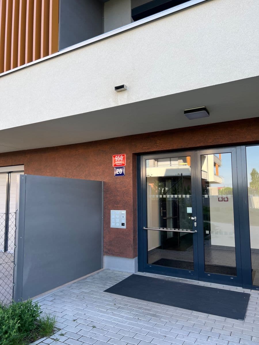 2 bedroom with open-plan kitchen flat to rent, 99 m², Pavla Beneše, Prague, Prague 2 bedroom with open-plan kitchen flat to rent, 99 m², Pavla Beneše, Prague, Prague