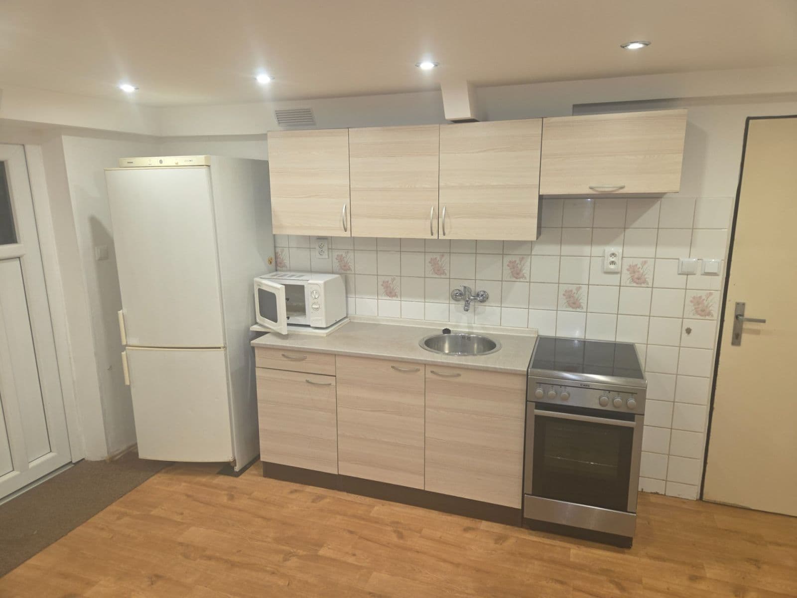 2 bedroom flat to rent, 60 m², K Dálnici, Panenské Břežany, Středočeský Region 2 bedroom flat to rent, 60 m², K Dálnici, Panenské Břežany, Středočeský Region